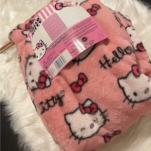 NWT Hello Kitty Ultra Fine Faux Fur Throw